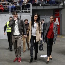 Sergio Ramos, Pilar Rubio y Ana Pastor en un partido de baloncesto en el Palacio de los Deportes de Madrid