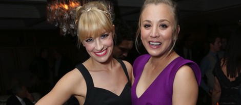 Kaley Cuoco y Beth Behrs en la fiesta CBS previa a los Globos de Oro 2014