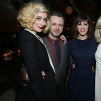 Caitlin FizGerald, Michael Sheen, Lizzy Caplan y Heléné Yorke en la fiesta CBS previa a los Globos de Oro 2014