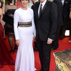 Bryan Cranston y Robin Dearden en la alfombra roja de los Globos de Oro 2014