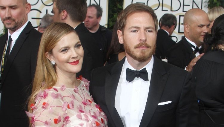 Drew Barrymore y Will Kopelman en la alfombra roja de los Globos de Oro 2014