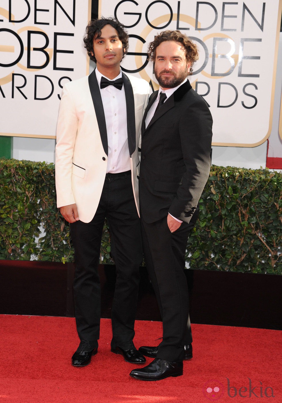 Kunal Nayyar y Johnny Galecki en la alfombra roja de los Globos de Oro 2014