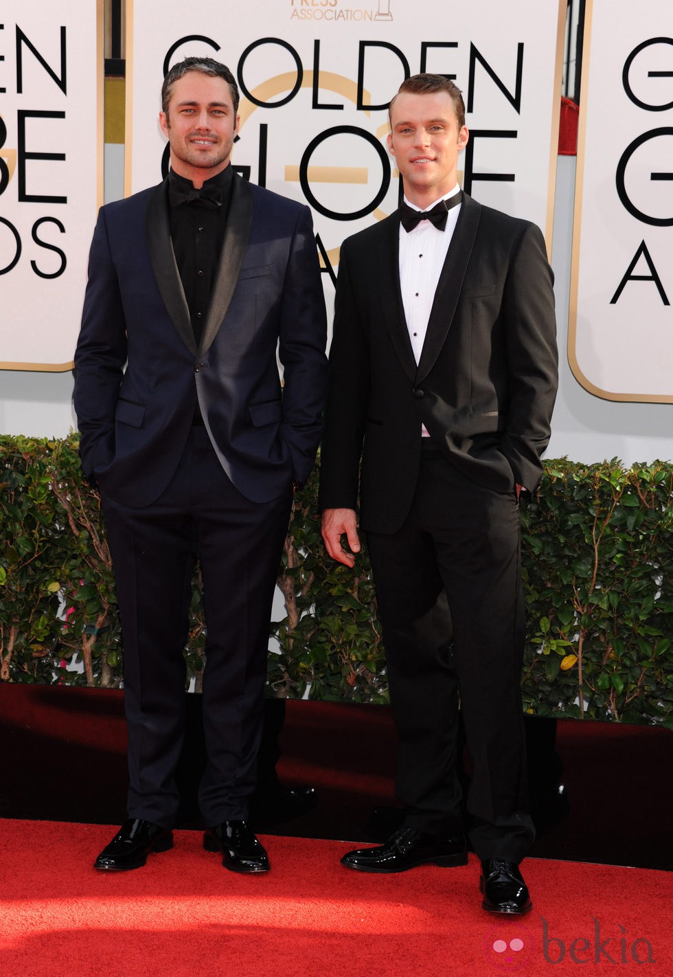 Taylor Kinney y Jesse Spencer en la alfombra roja de los Globos de Oro 2014