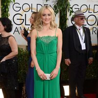 Taylor Schilling en la alfombra roja de los Globos de Oro 2014