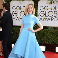 Caitlin Fitzgerald en la alfombra roja de los Globos de Oro 2014