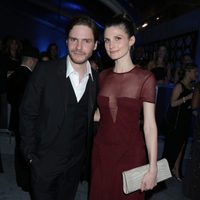 Daniel Brühl y Felicitas Rombold en la fiesta NBC tras los Globos de Oro 2014