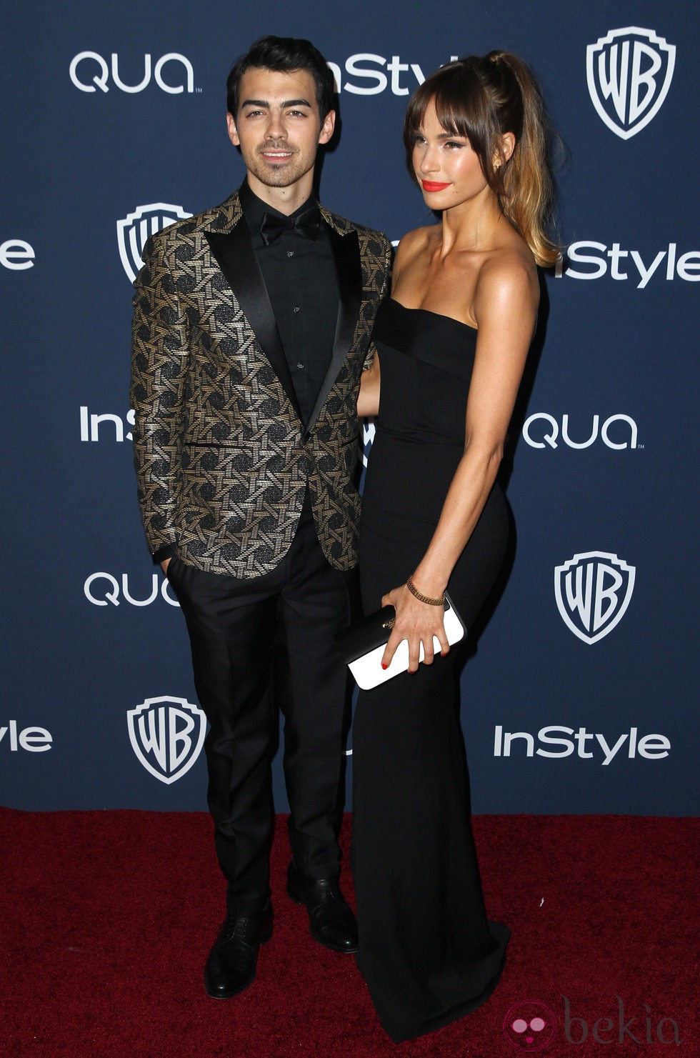 Joe Jonas y Blanda Eggenschwiler en la fiesta Warner Bros. tras los Globos de Oro 2014