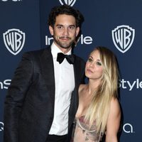 Kaley Cuoco y Ryan Sweeting en la fiesta Warner. Bros tras los Globos de Oro 2014