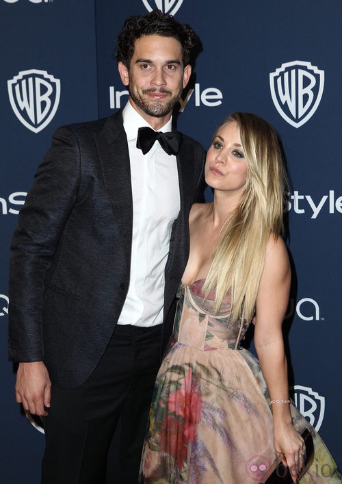 Kaley Cuoco y Ryan Sweeting en la fiesta Warner. Bros tras los Globos de Oro 2014