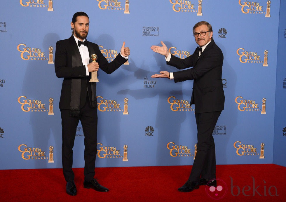 Jared Leto, mejor actor secundario, y Christoph Waltz en los Globos de Oro 2014