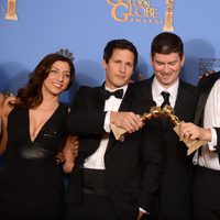 El equipo de 'Brooklyn Nine-Nine' posando como mejor serie de comedia en los Globos de Oro 2014