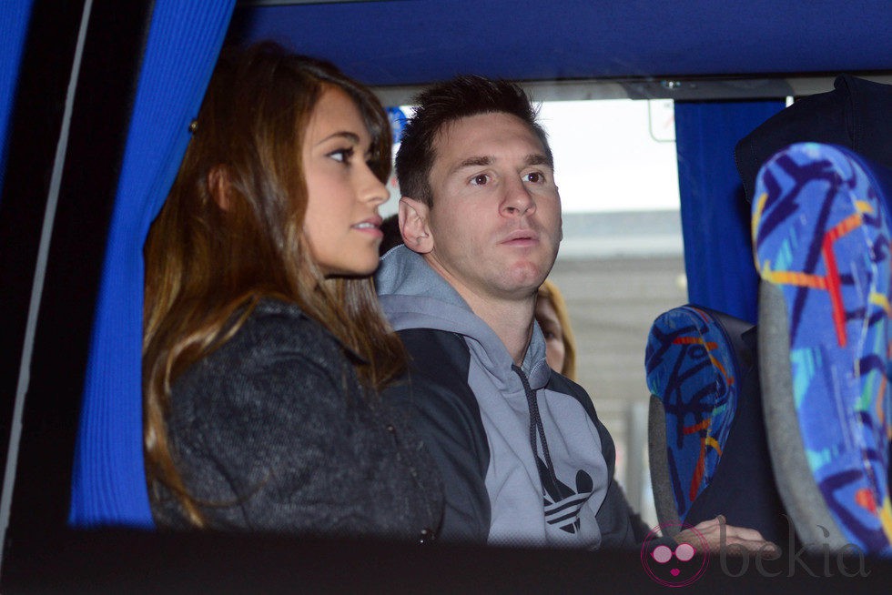 Leo Messi y Antonella Roccuzzo antes de viajar a Zurich para la gala del Balón de Oro 2013