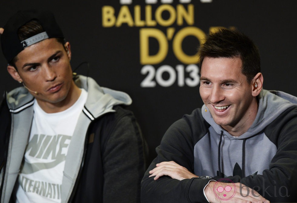 Cristiano Ronaldo y Leo Messi en la rueda de prensa previa al Balón de Oro 2013