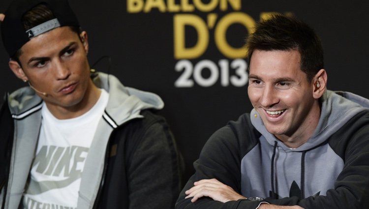 Cristiano Ronaldo y Leo Messi en la rueda de prensa previa al Balón de Oro 2013