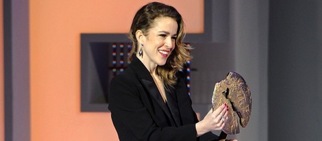 Silvia Abascal entrega un galardón en los Premios José María Forqué 2014