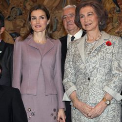 La Princesa Letizia y la Reina Sofía en la entrega de las condecoraciones de la Orden Civil de la Solidaridad Social