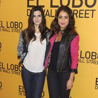 Clara Lago e Hiba Abouk en el estreno de 'El lobo de Wall Street' en Madrid