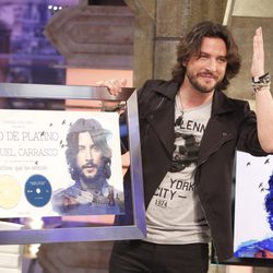 Manuel Carrasco recibe el Disco de Platino en 'El hormiguero'