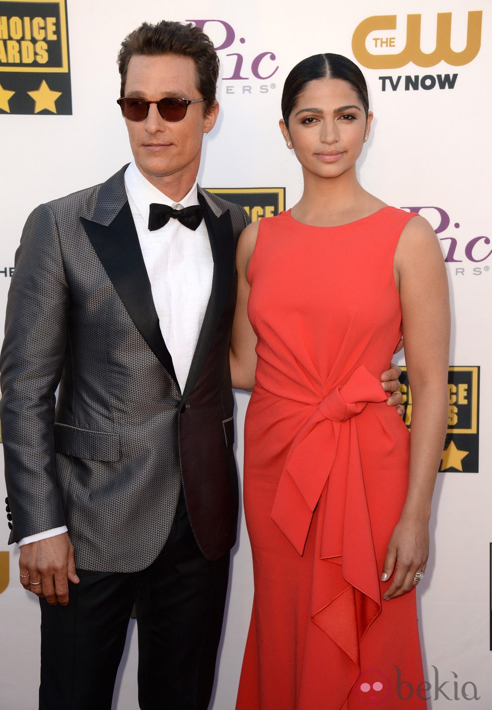 Matthew McConaughey y Camila Alves en la alfombra roja de los Critics' Choice Movie Awards 2014