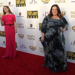 Amy Adams y Melissa McCarthy en la alfombra roja de los Critics' Choice Movie Awards 2014