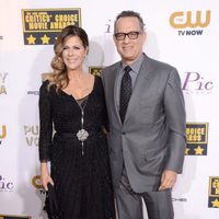 Tom Hanks y Rita Wilson en la alfombra roja de los Critics' Choice Movie Awards 2014