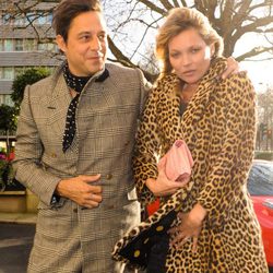 Kate Moss con su marido Jamie Hince el día de su 40 cumpleaños