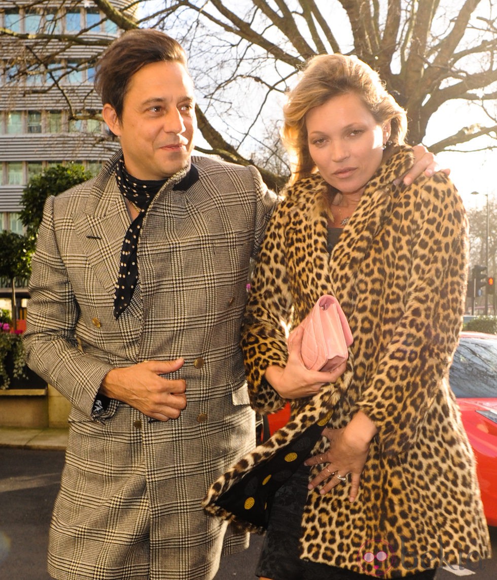 Kate Moss con su marido Jamie Hince el día de su 40 cumpleaños