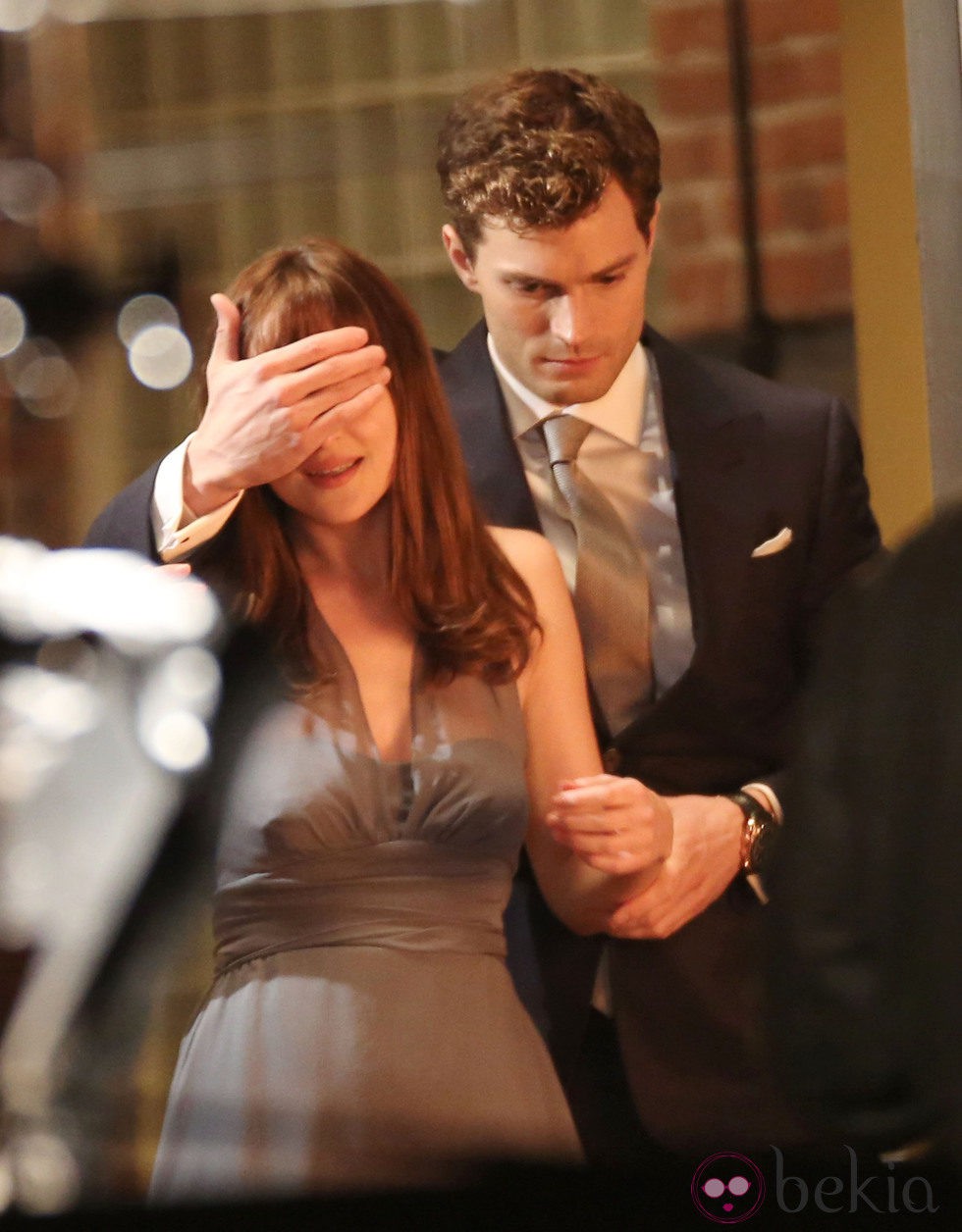 Dakota Johnson y Jamie Dornan en el rodaje de 'Cincuenta Sombras de Grey'