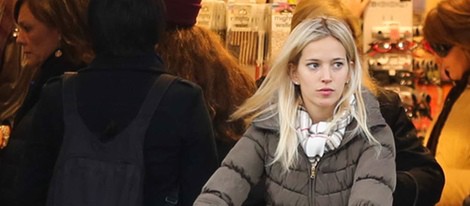 Luisana Lopilato con su hijo Noah por las calles de Ámsterdam