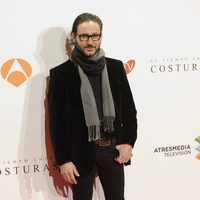 Carlos Santos en el estreno del último capítulo de 'El tiempo entre costuras'