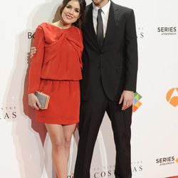 Adriana Ugarte y Peter Vives en el estreno del último capítulo de 'El tiempo entre costuras'