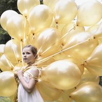 Ingrid Alexandra de Noruega posa con unos globos por su 10 cumpleaños