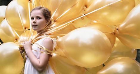 Ingrid Alexandra de Noruega posa con unos globos por su 10 cumpleaños