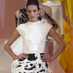 Nieves Álvarez desfila para Stephane Rolland en la Semana de la Alta Costura de París 2014