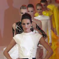 Nieves Álvarez desfila para Stephane Rolland en la Semana de la Alta Costura de París 2014