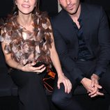 Miguel Ángel Silvestre y Maribel Verdú en el desfile de Alta Costura de Armani Privé primavera/verano 2014 de París