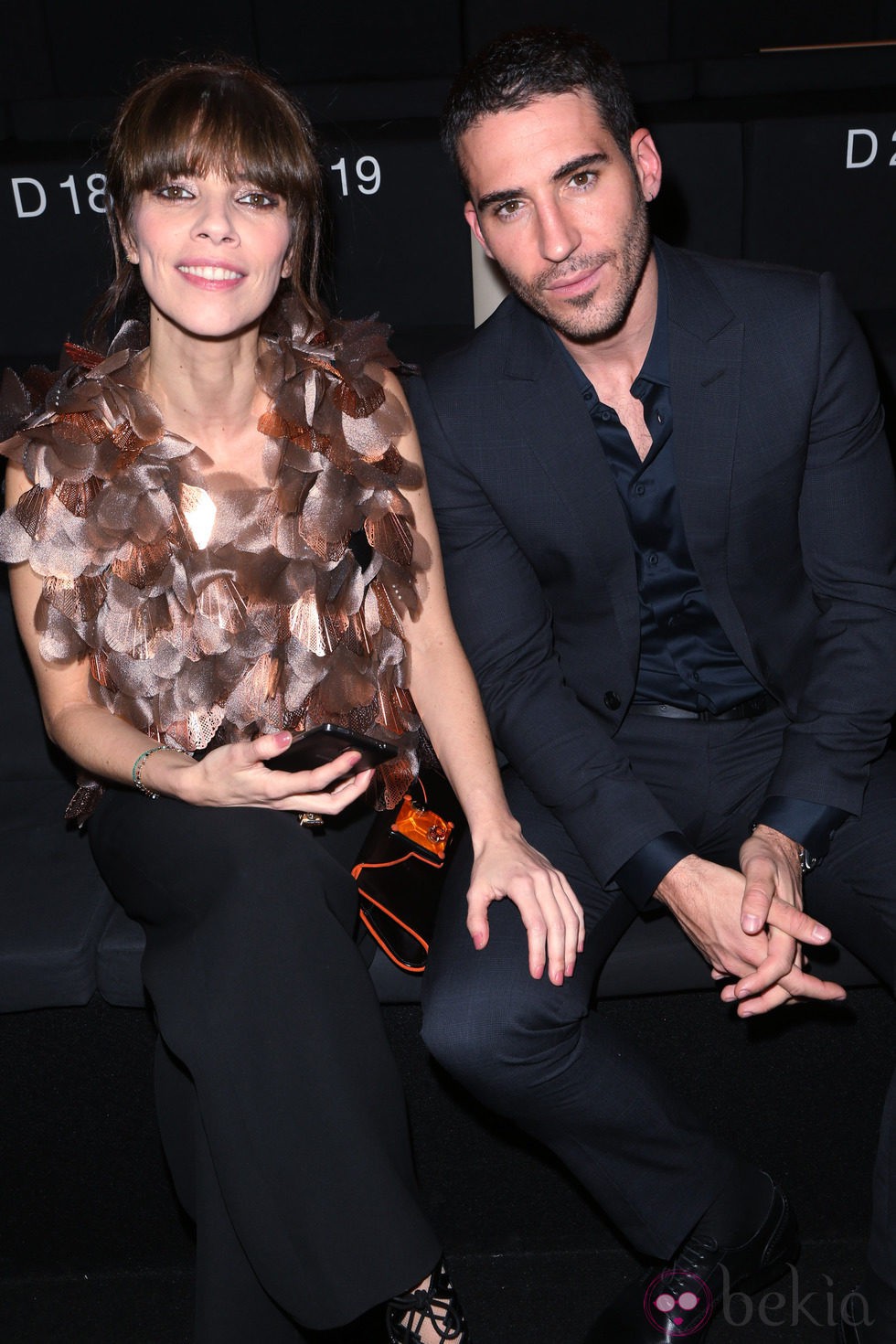 Miguel Ángel Silvestre y Maribel Verdú en el desfile de Alta Costura de Armani Privé primavera/verano 2014 de París