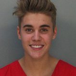 Ficha policial de Justin Bieber tomada por la policía de Miami