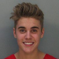 Ficha policial de Justin Bieber tomada por la policía de Miami