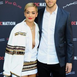 Rita Ora y Calvin Harris en el brunch previo a la entrega de los Premios Grammy 2014