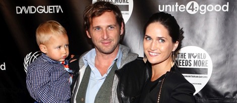 Josh Lucas junto a su mujer Jessica y su hijo