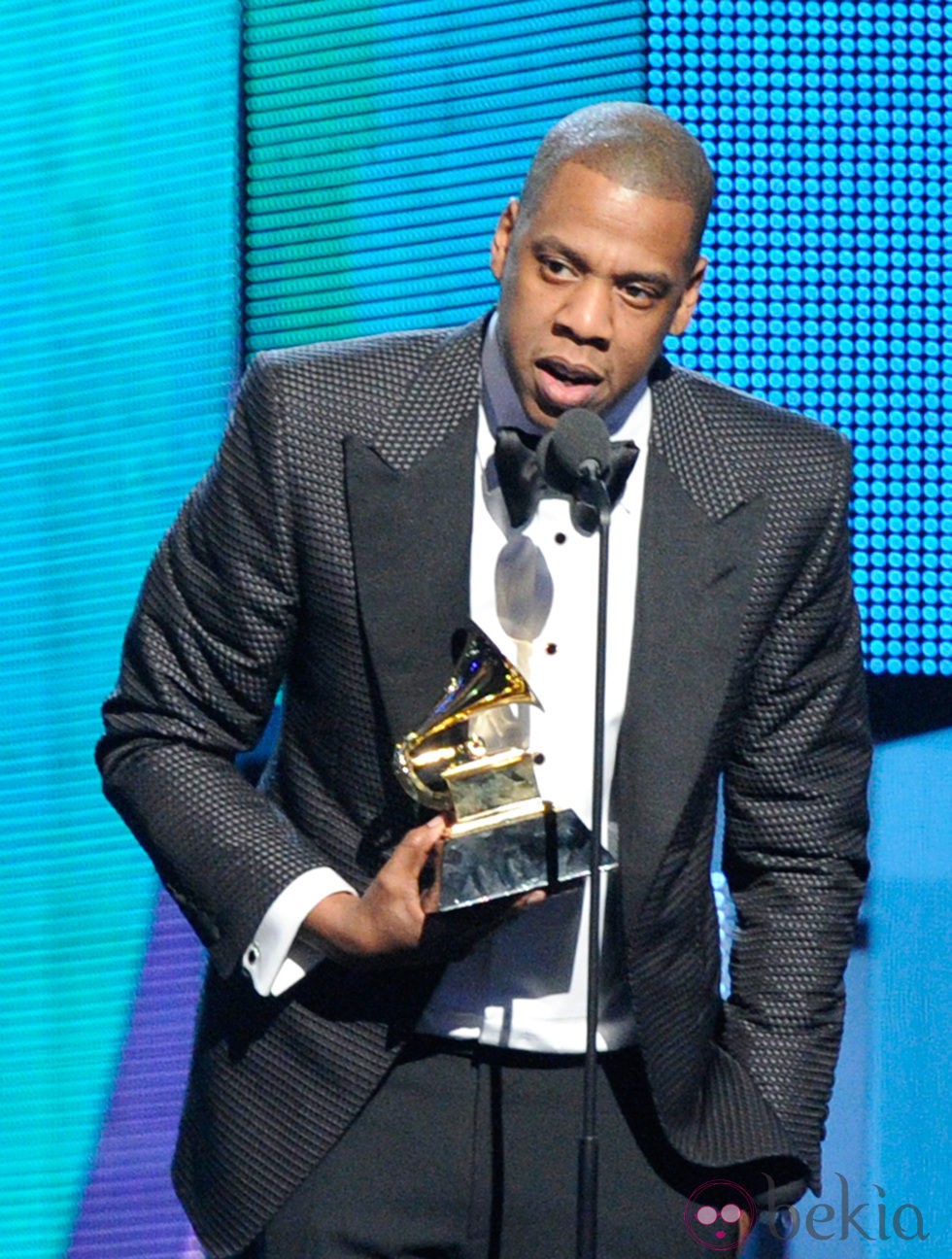 Jay Z con su premio en los Grammy 2014