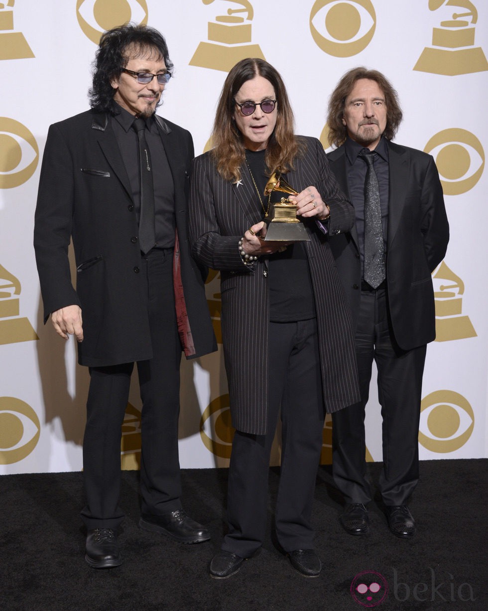 Ozzy Osbourne con su premio en los Grammy 2014