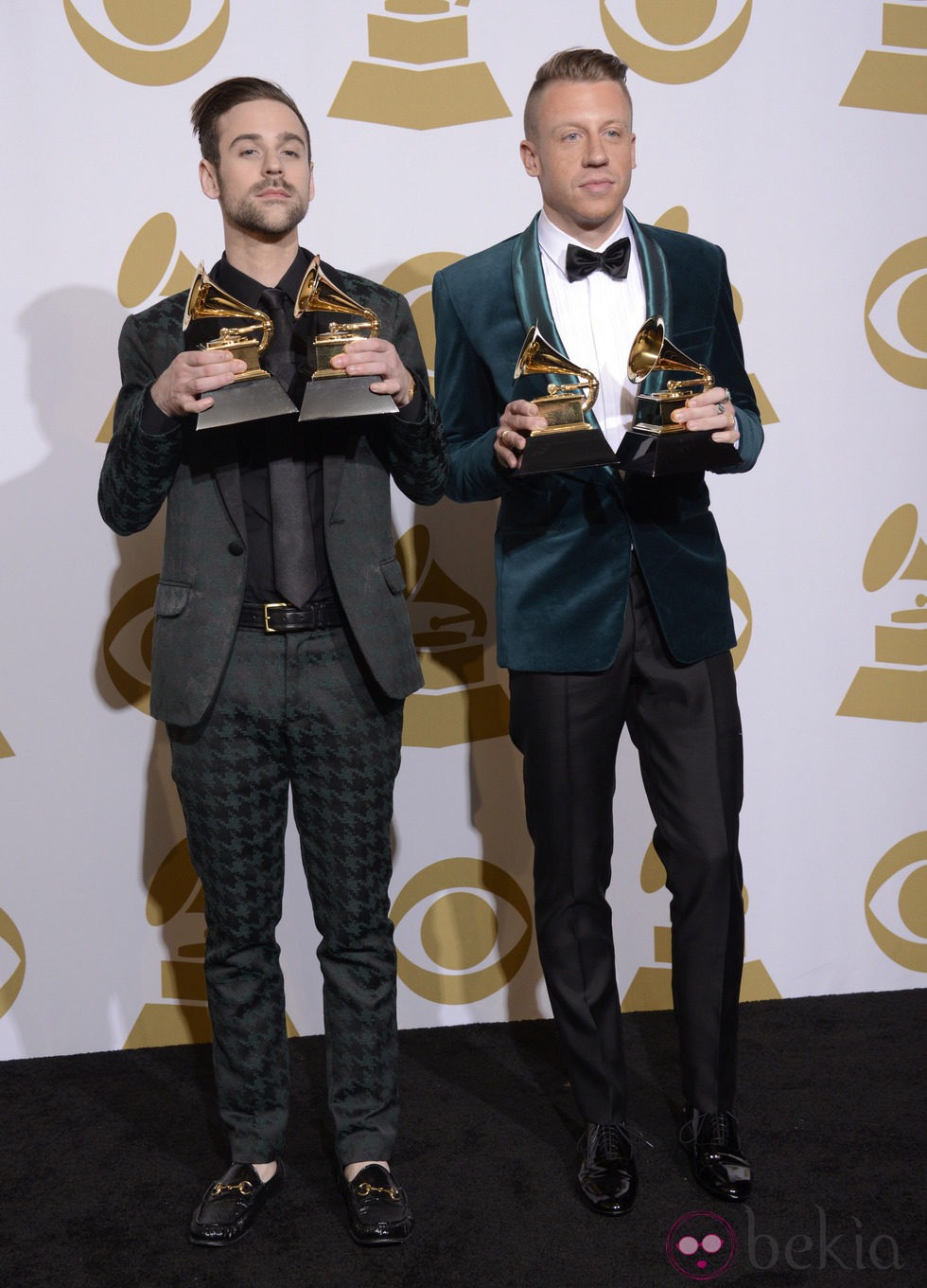 Ryan Lewis y Macklemore con su premio en los Grammy 2014