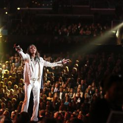 Steven Tyler durante su actuación en los Grammy 2014