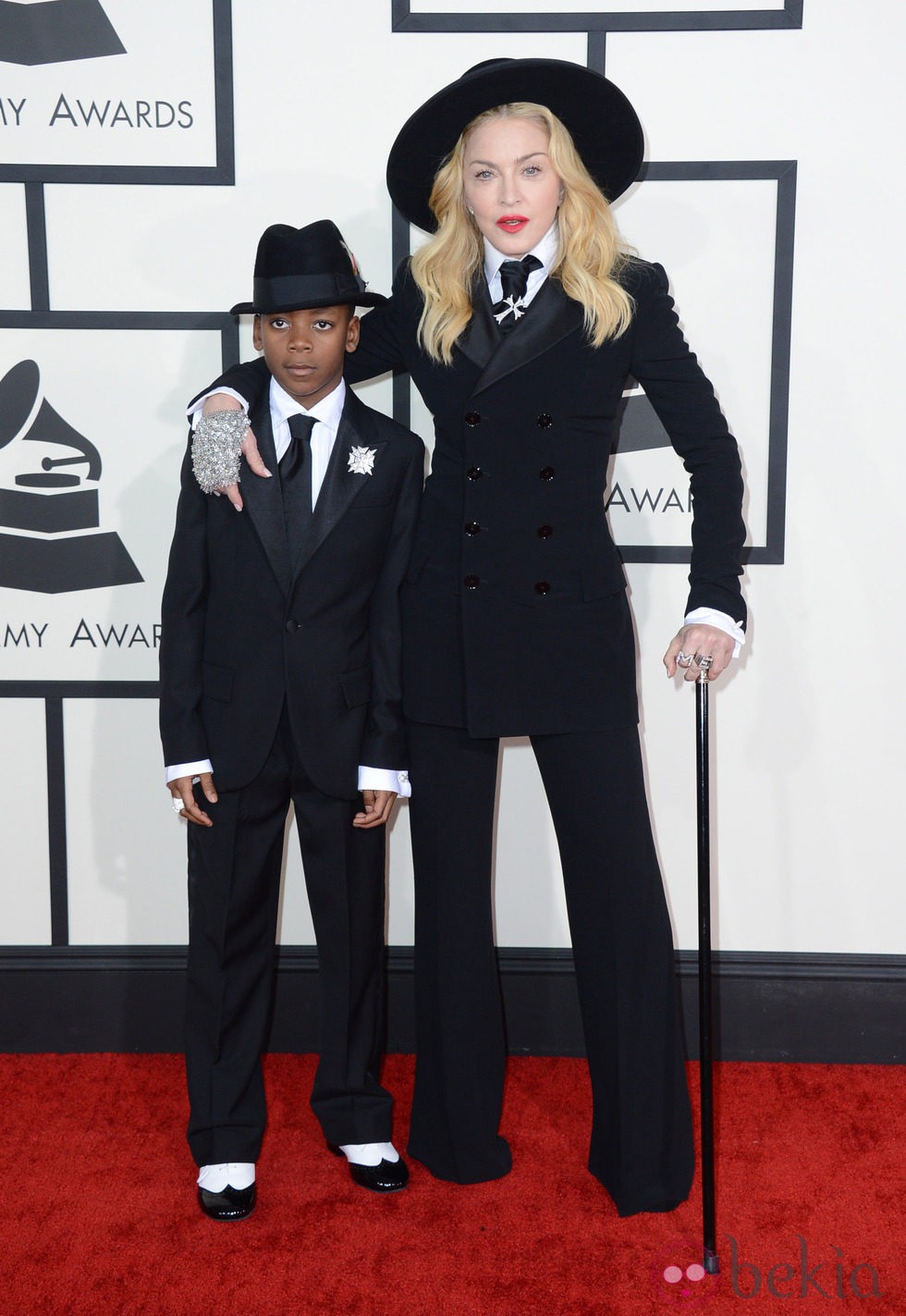 Madonna con su hijo David Ritchie en los Grammy 2014