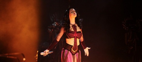 Katy Perry envuelta en fuego durante su actuación en los Grammy 2014