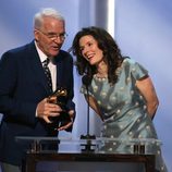 Steve Martin recoge su premio en los Grammy 2014