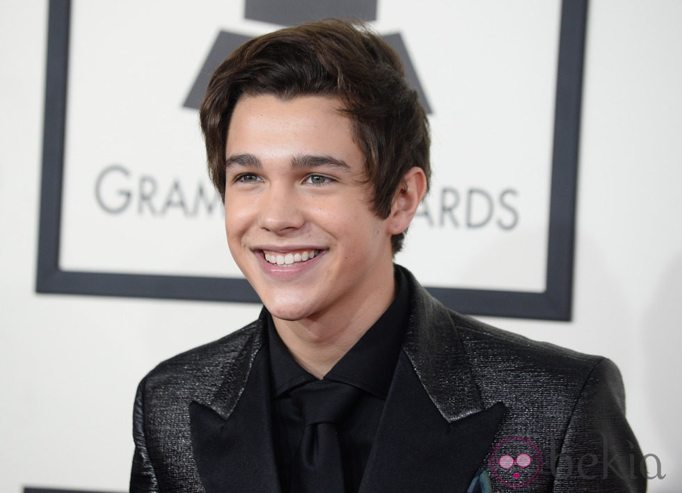 Austin Mahone en la alfombra roja de los Grammy 2014