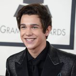 Austin Mahone en la alfombra roja de los Grammy 2014